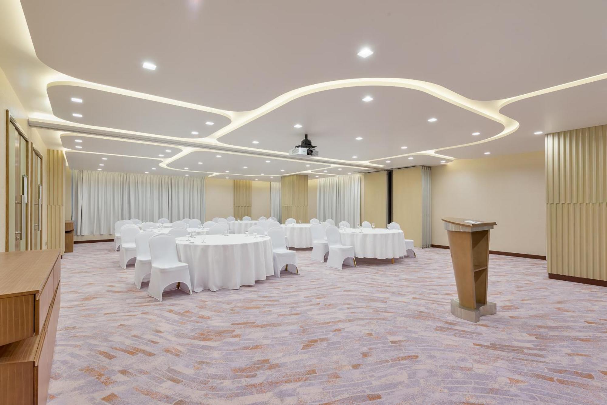 Intercityhotel Bawshar Muskat Bagian luar foto
