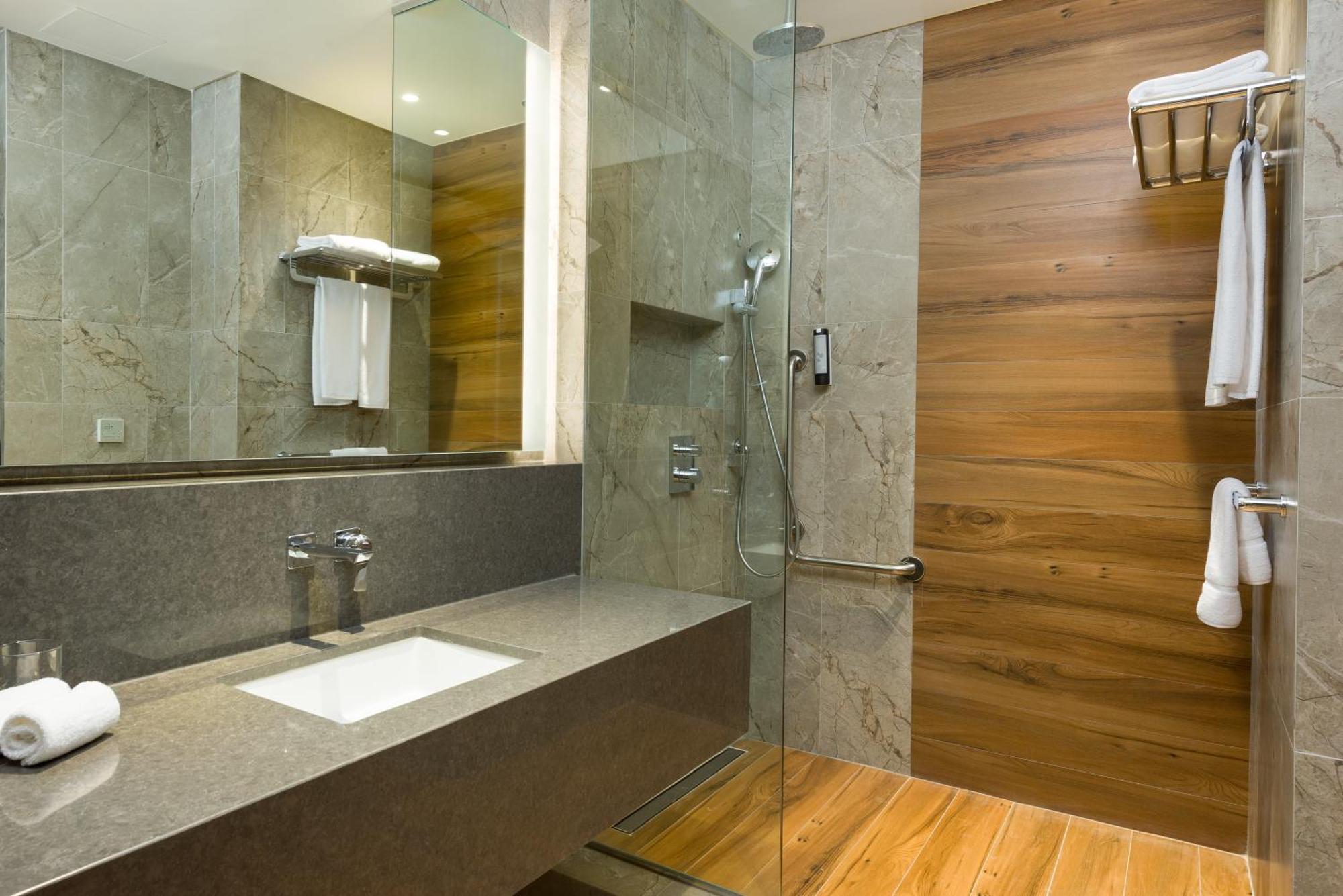 Intercityhotel Bawshar Muskat Bagian luar foto