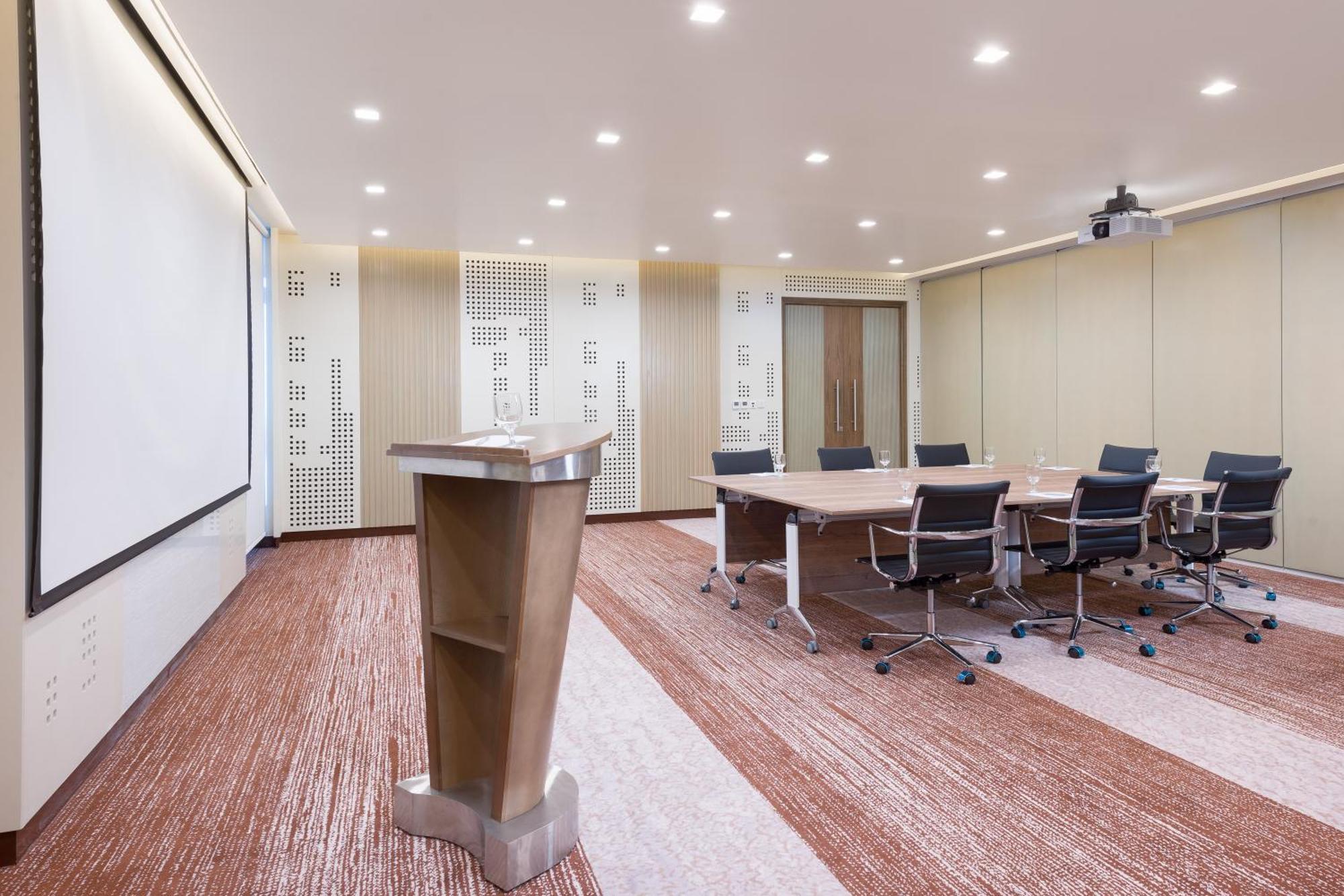 Intercityhotel Bawshar Muskat Bagian luar foto